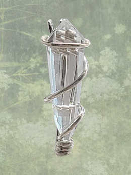 Load image into Gallery viewer, Clear Quartz Vogel Style Pendant
