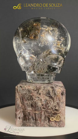 Load and play video in Gallery viewer, Leandro De Souza Lemurian Standing Shaman Skull with Chlorite
